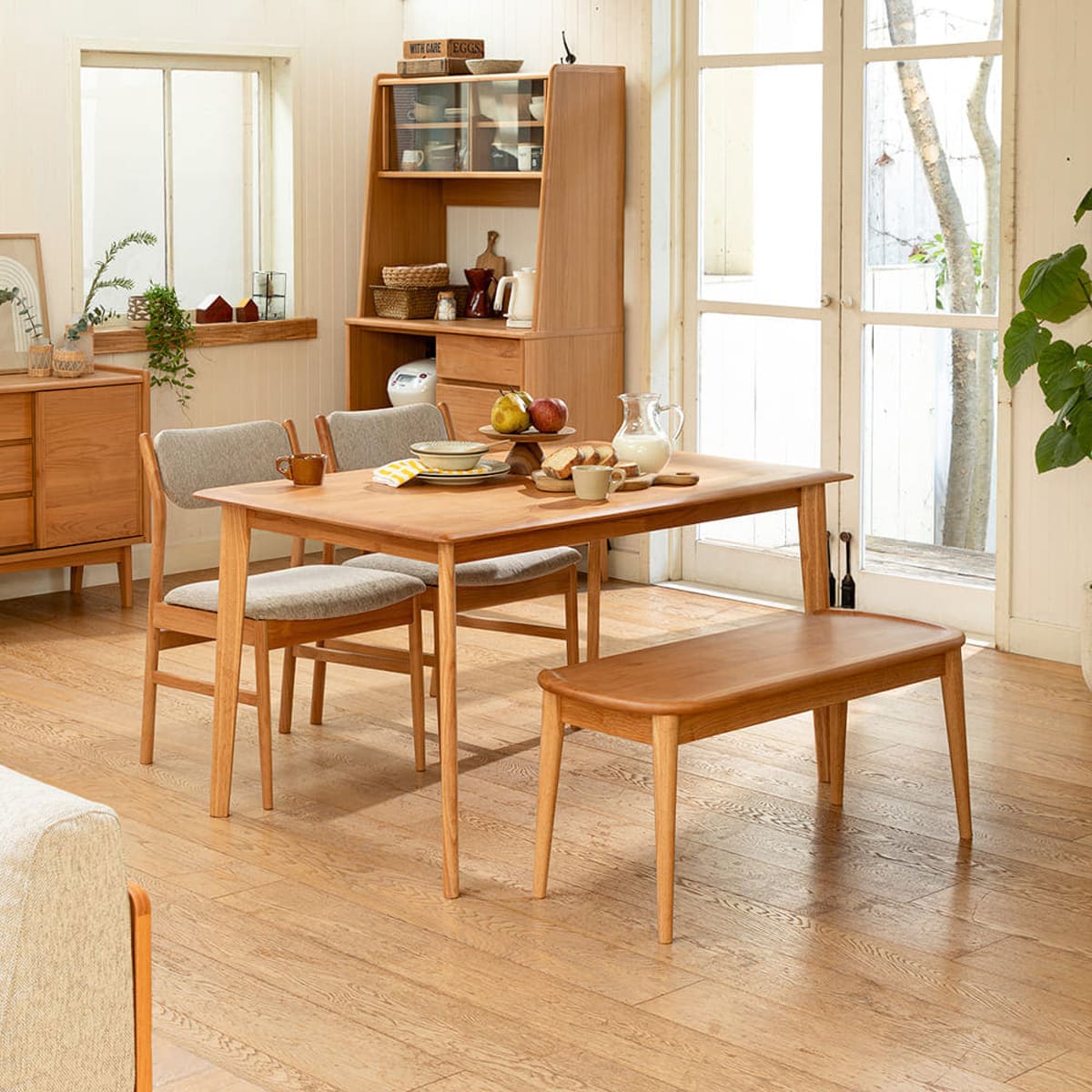 �_�C�j���O�e�[�u��4�_�Z�b�g